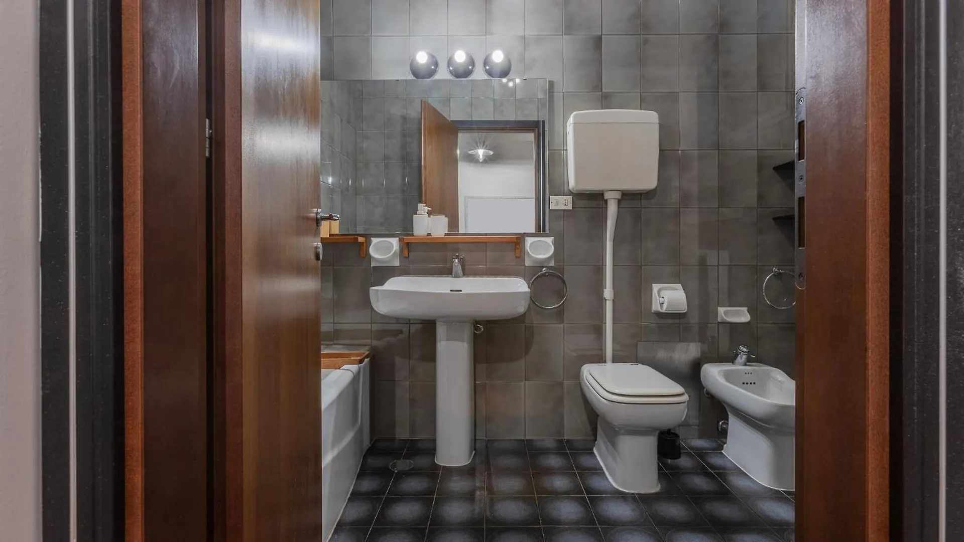 Bright Studio Apartment - Your Nest In Boloňa